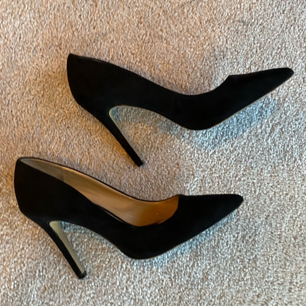 SAKS classic black pumps